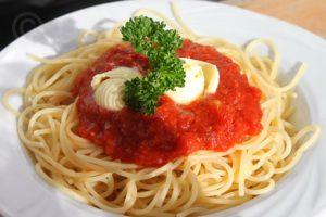 Spaghetti al pomodoro e mozzarella